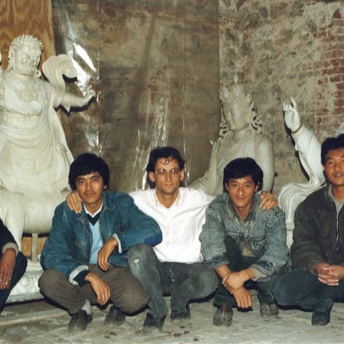 Travail sur des statues traditionnelles d'argile, avec des sculpteurs bhoutanais, 1989.